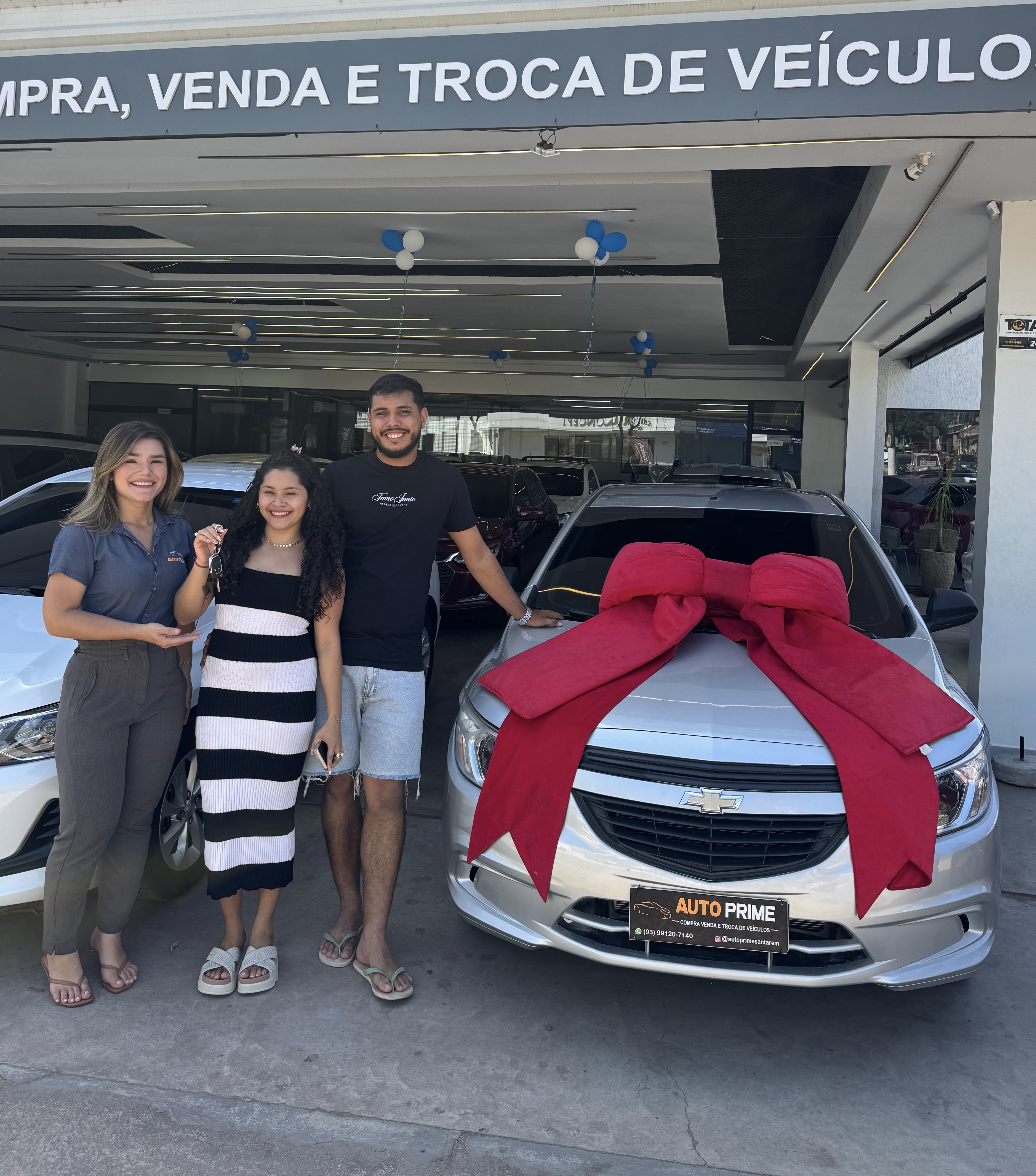 Cliente recebendo veículo na Auto Prime
